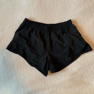 Lululemon Shorts with pleat detail size 6